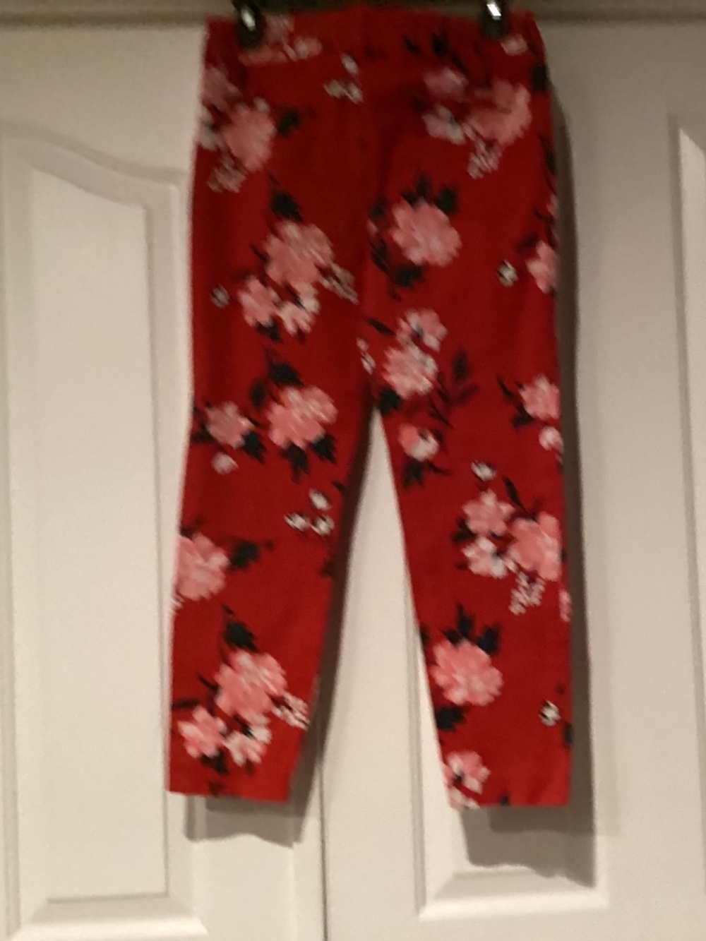 Old Navy Pixie Women Pants, Size 4R, Color Red Multi Color Preown